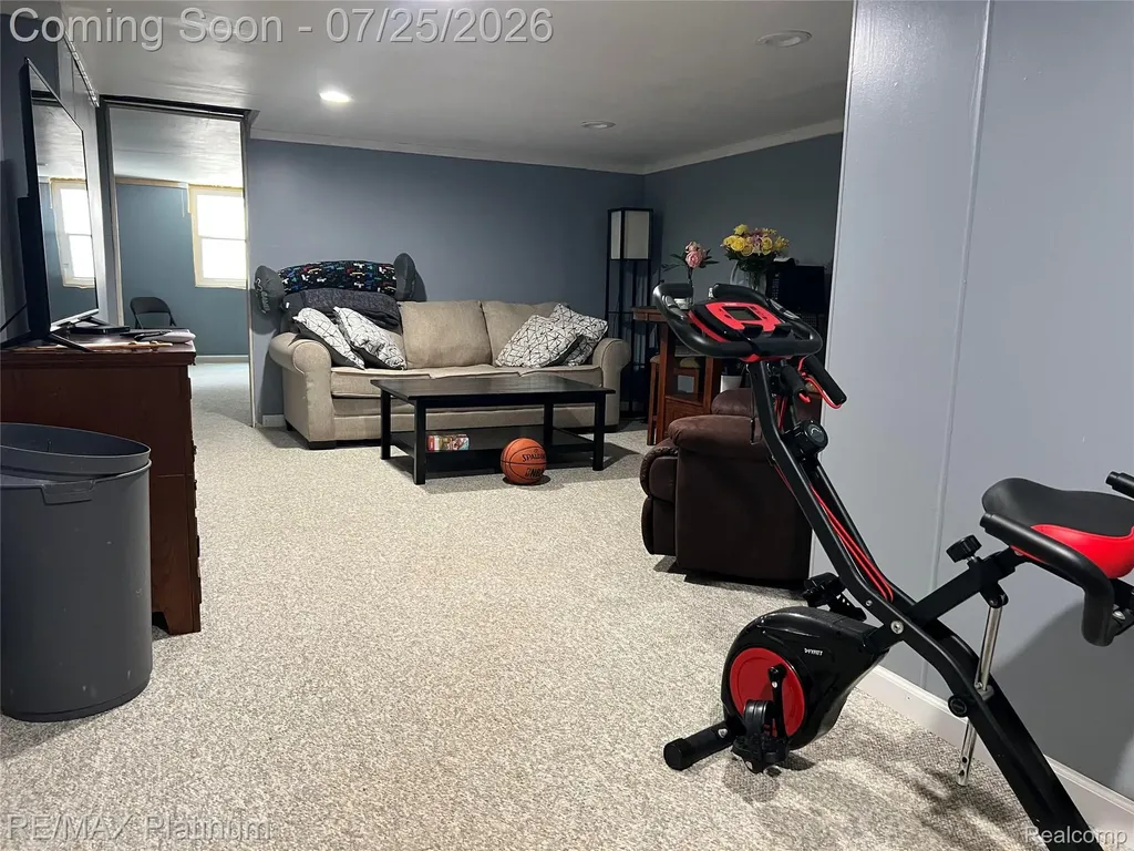 6725 Laurelton Independence Charter Township MI 48346