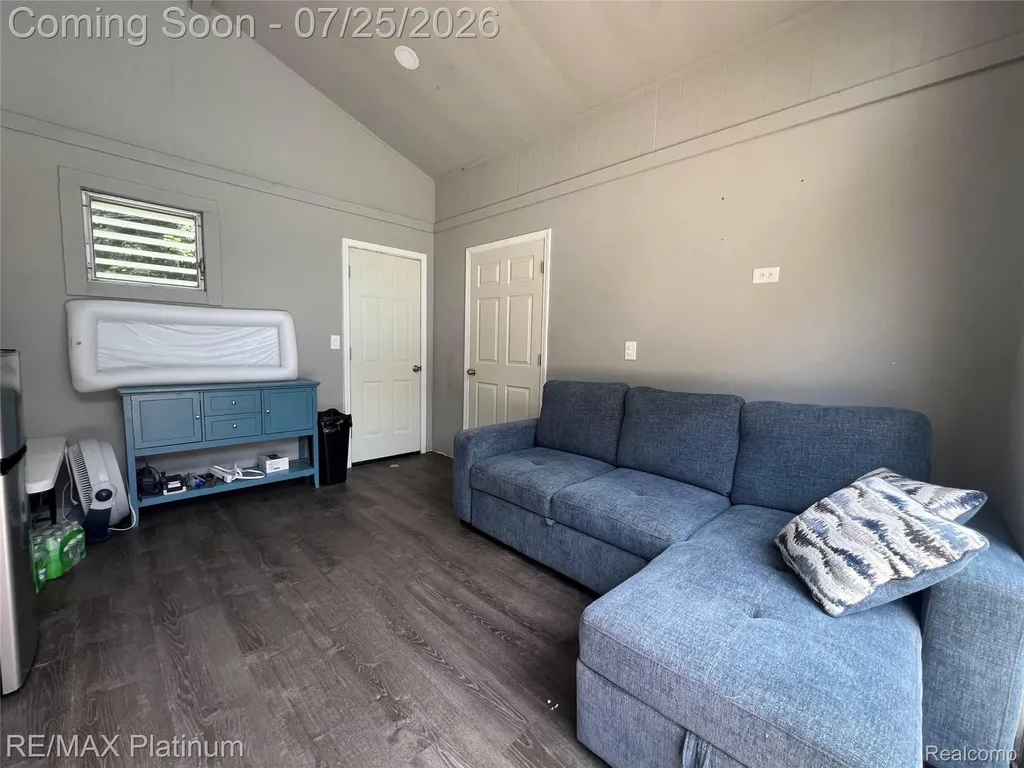 6725 Laurelton Independence Charter Township MI 48346