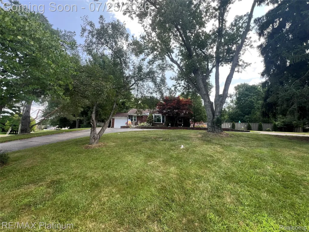 6725 Laurelton Independence Charter Township MI 48346