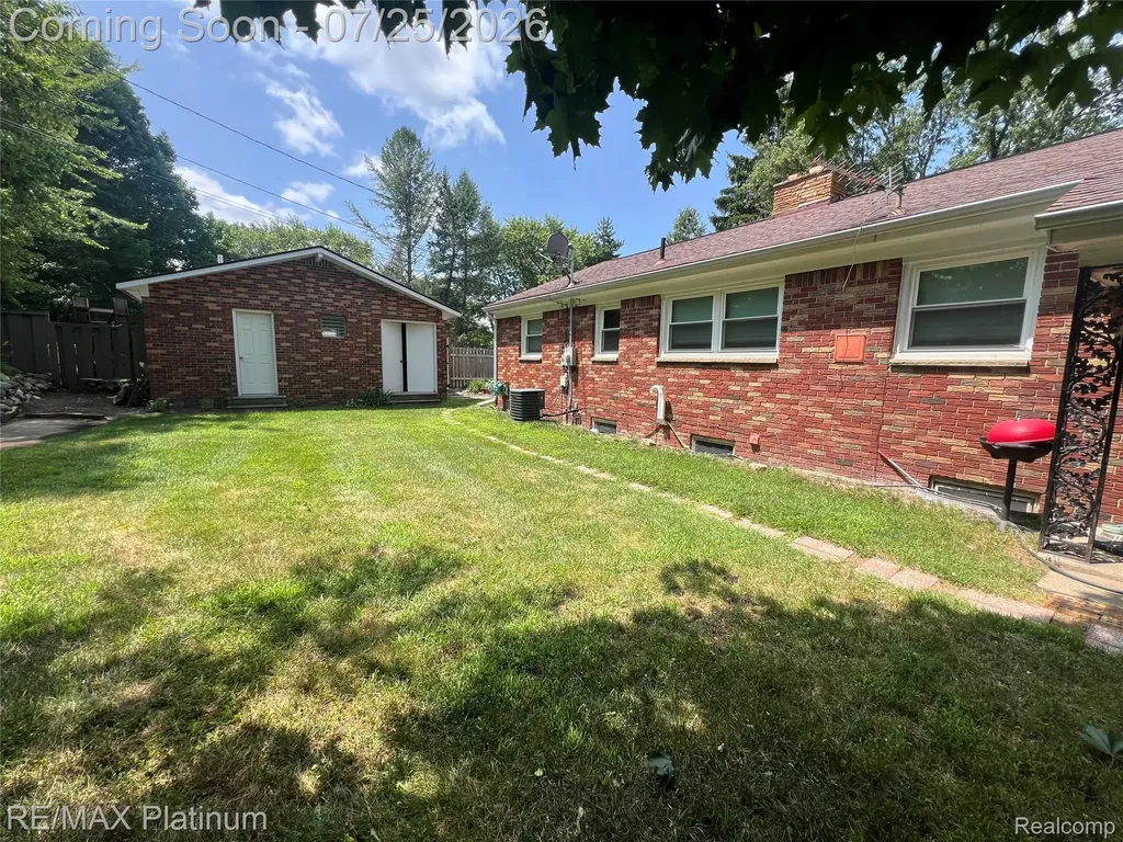 6725 Laurelton Independence Charter Township MI 48346