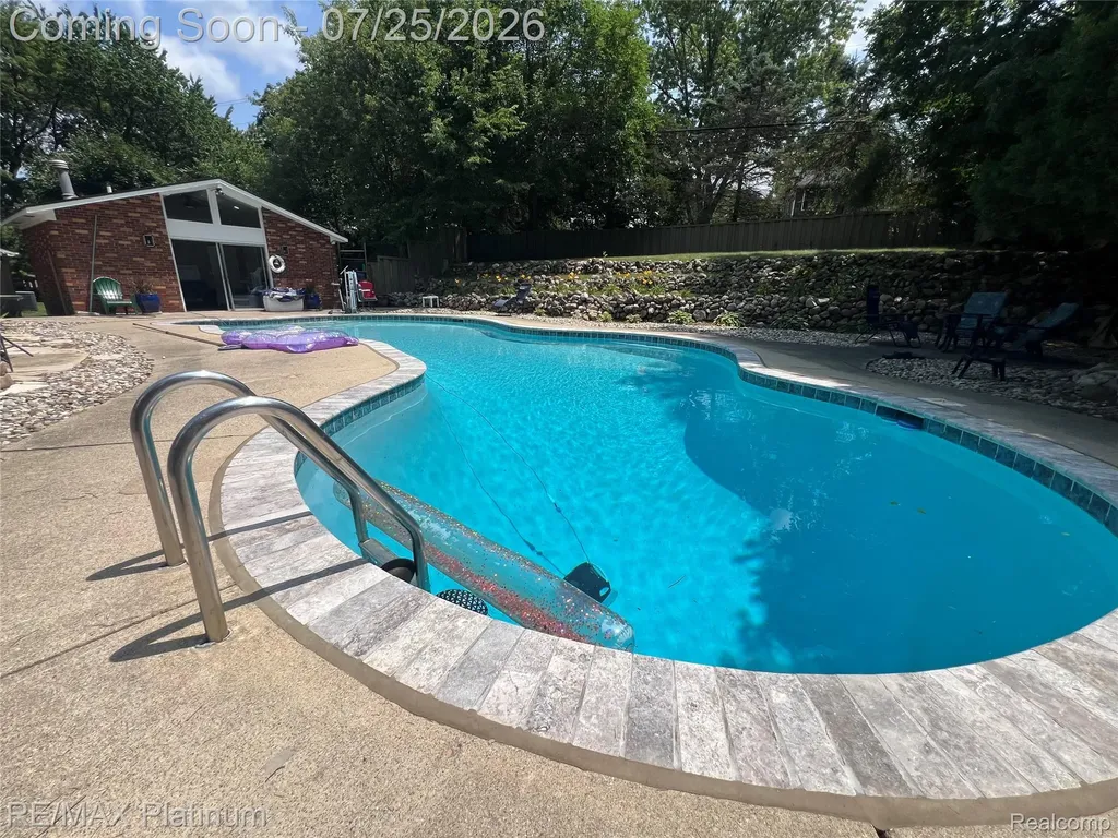 6725 Laurelton Independence Charter Township MI 48346