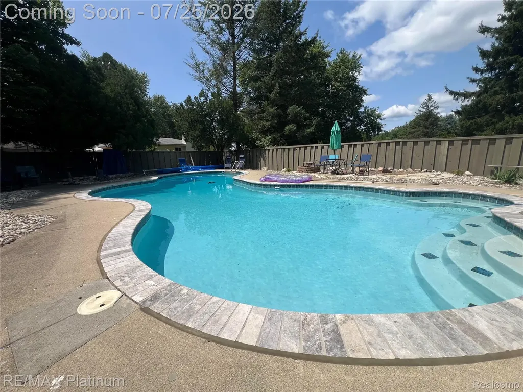 6725 Laurelton Independence Charter Township MI 48346