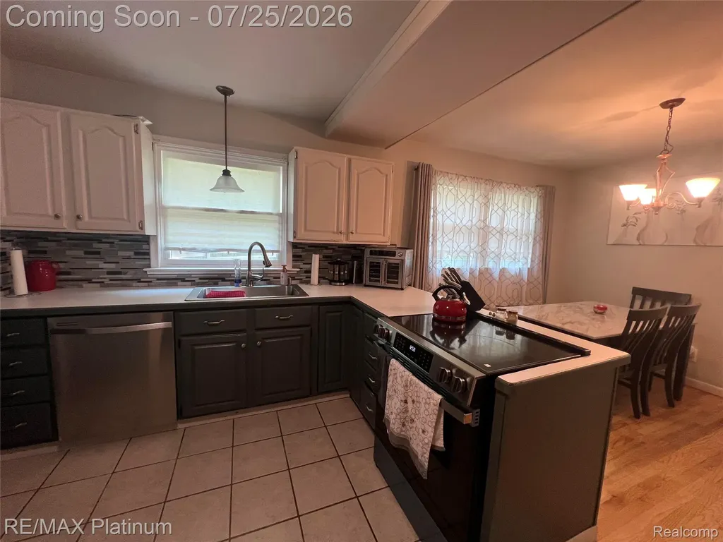 6725 Laurelton Independence Charter Township MI 48346