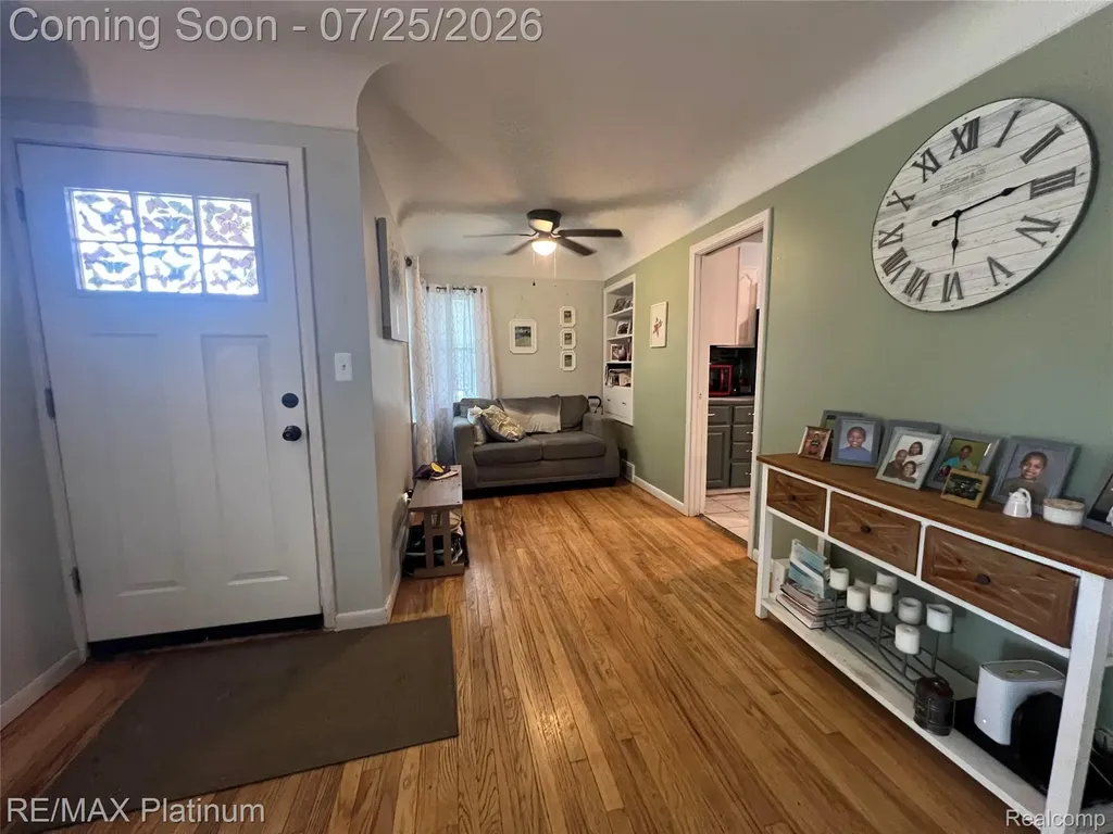 6725 Laurelton Independence Charter Township MI 48346