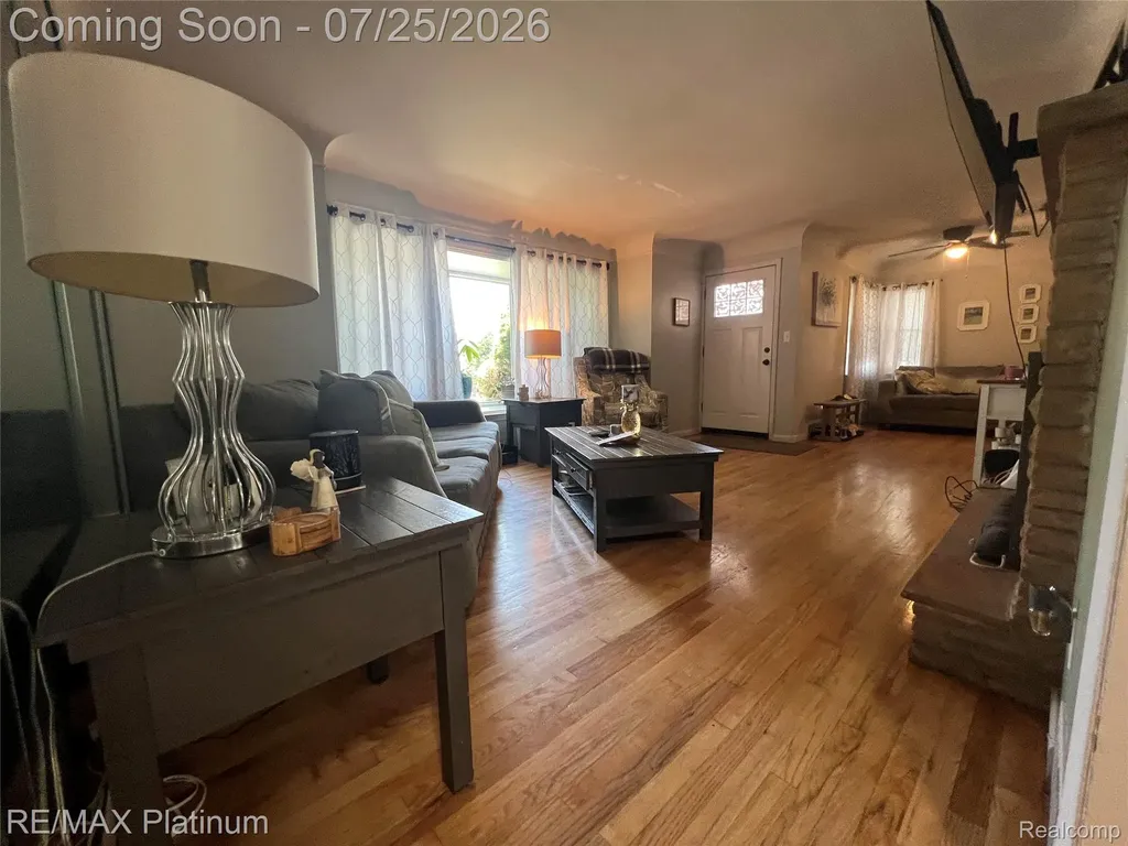 6725 Laurelton Independence Charter Township MI 48346