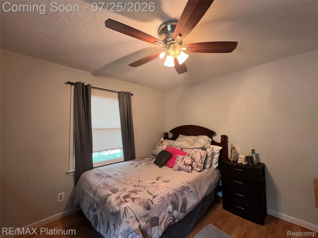 6725 Laurelton Independence Charter Township MI 48346