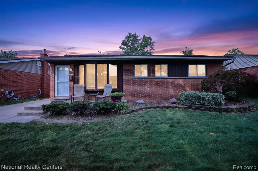 154 Darwin Street Westland City MI 48186