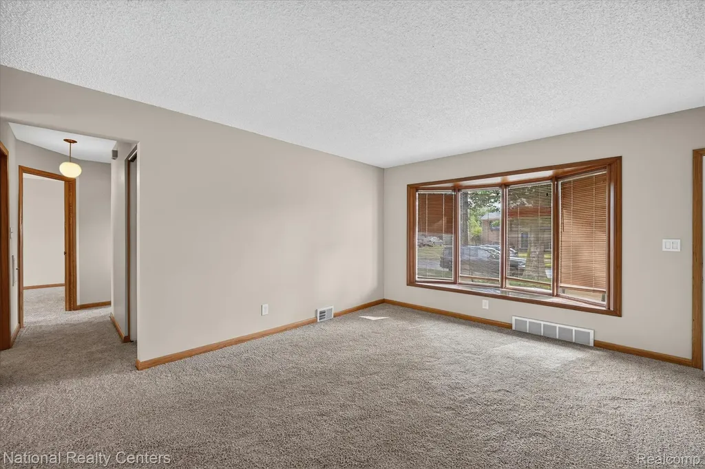 154 Darwin Street Westland City MI 48186