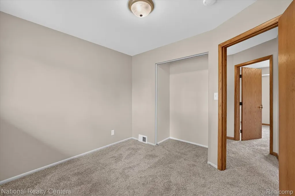 154 Darwin Street Westland City MI 48186