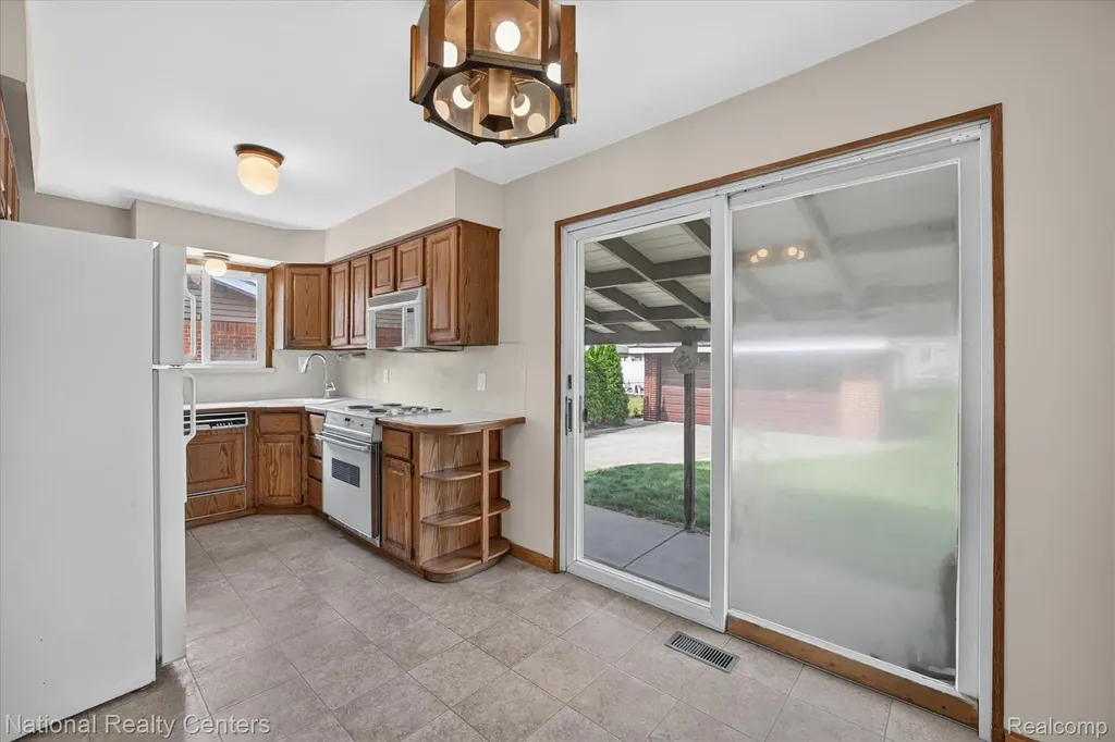 154 Darwin Street Westland City MI 48186
