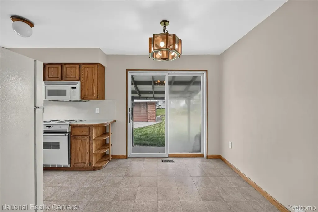 154 Darwin Street Westland City MI 48186