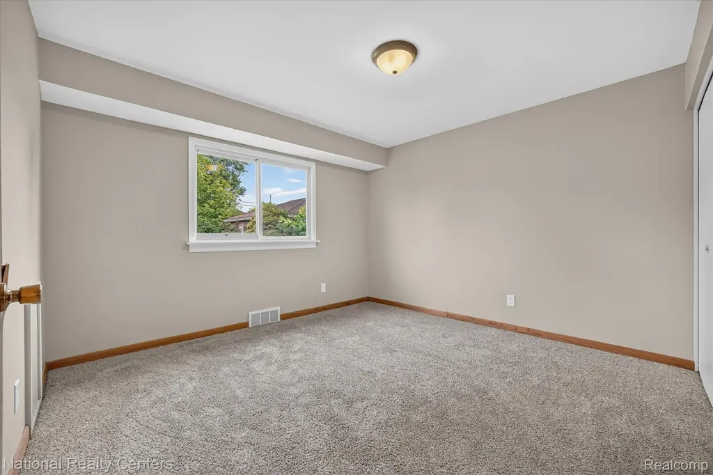 154 Darwin Street Westland City MI 48186
