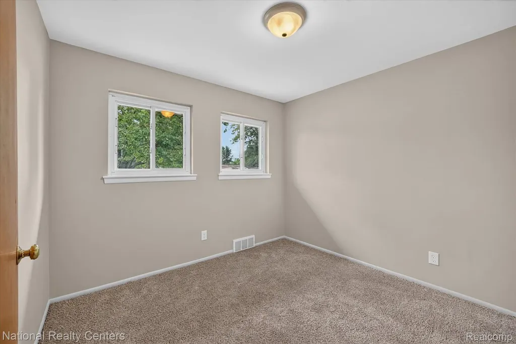 154 Darwin Street Westland City MI 48186