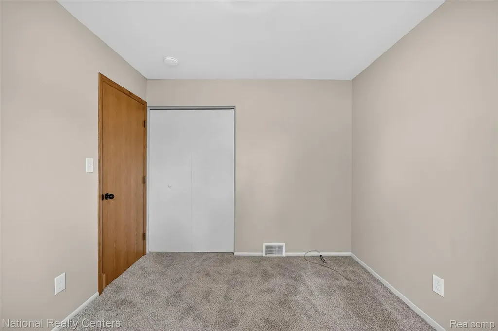 154 Darwin Street Westland City MI 48186