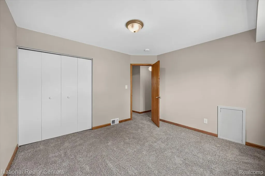 154 Darwin Street Westland City MI 48186
