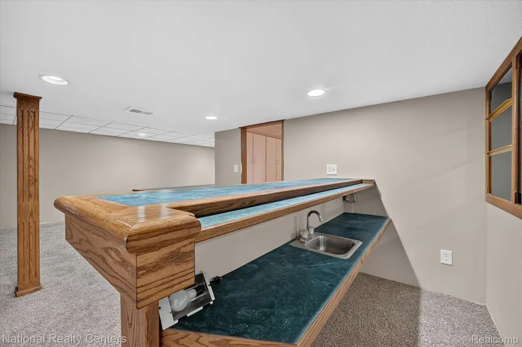 154 Darwin Street Westland City MI 48186