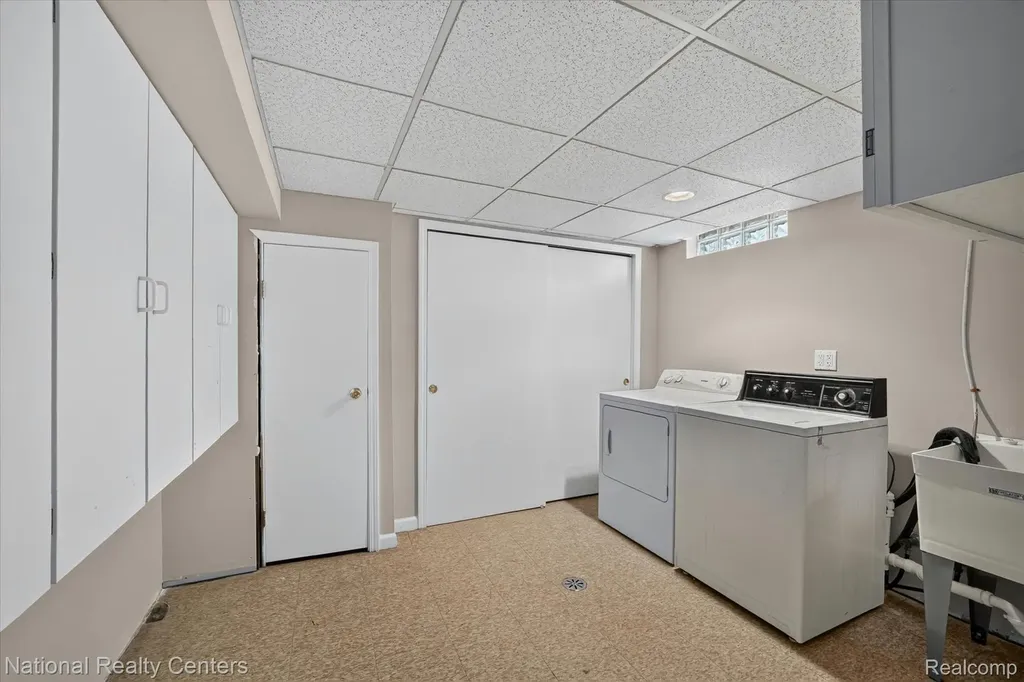 154 Darwin Street Westland City MI 48186