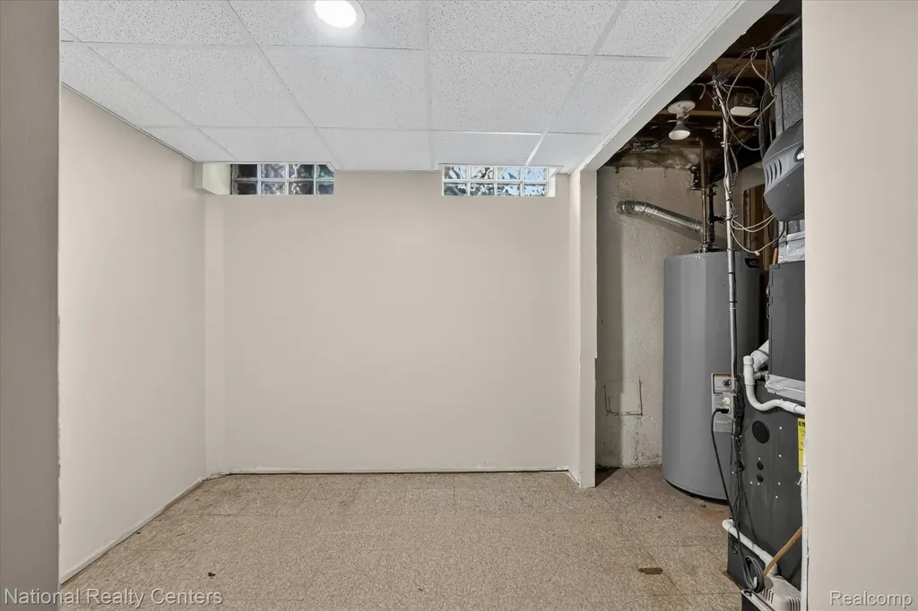 154 Darwin Street Westland City MI 48186
