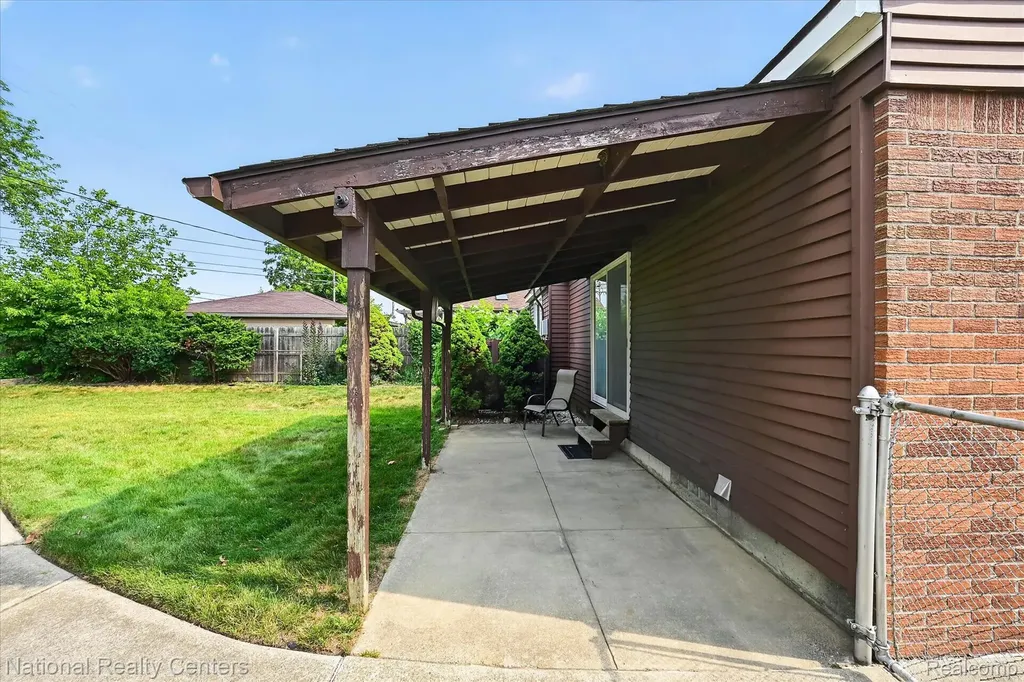 154 Darwin Street Westland City MI 48186