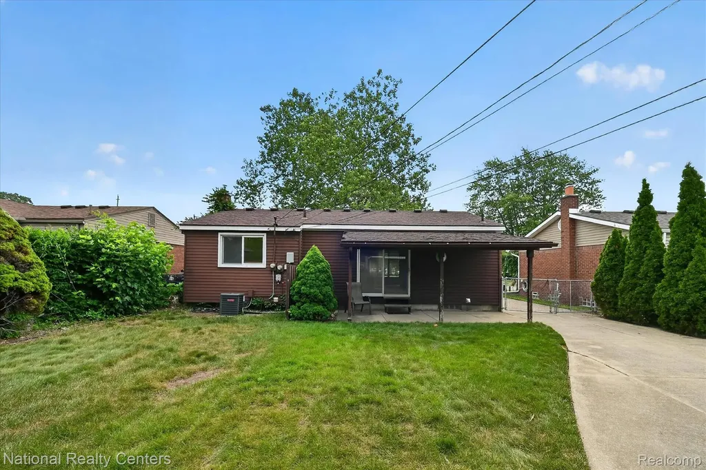 154 Darwin Street Westland City MI 48186