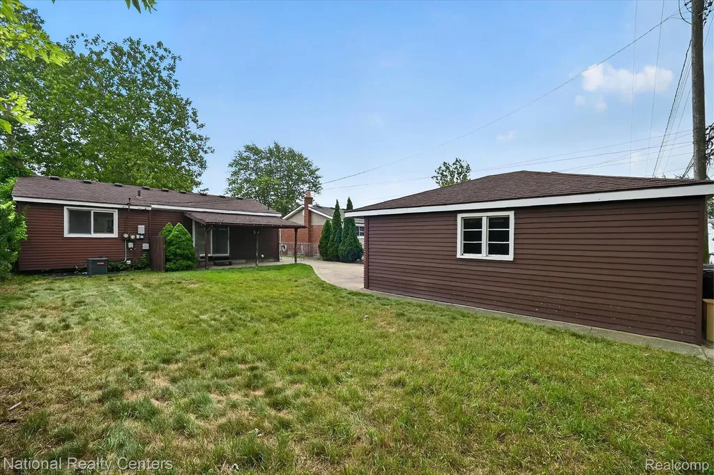 154 Darwin Street Westland City MI 48186