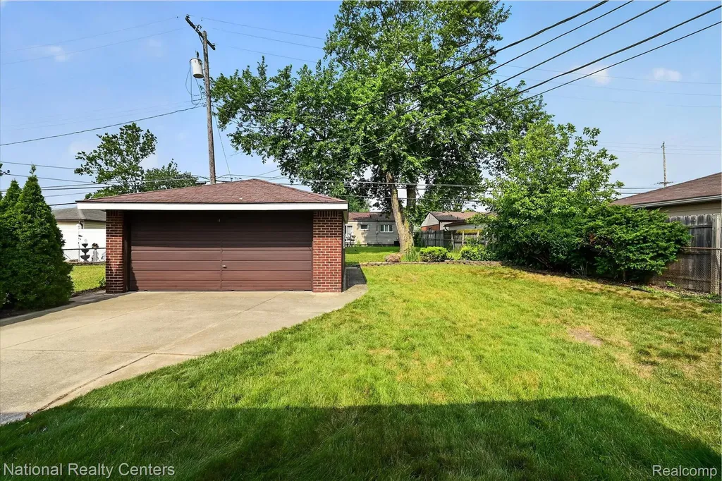 154 Darwin Street Westland City MI 48186