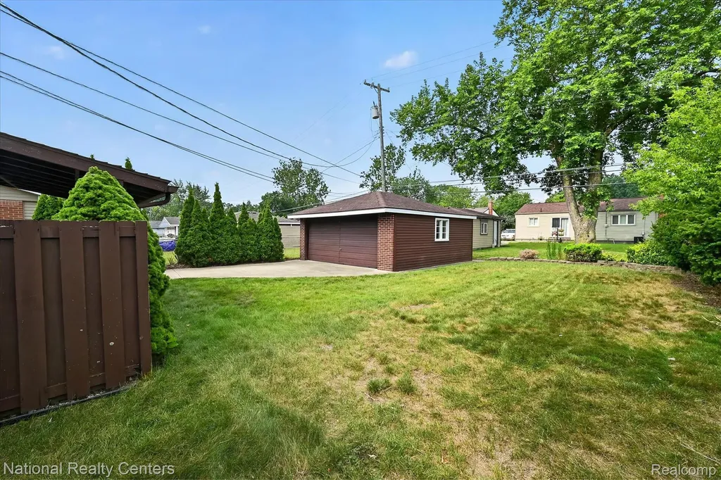 154 Darwin Street Westland City MI 48186