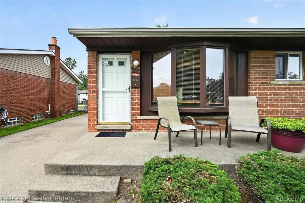 154 Darwin Street Westland City MI 48186