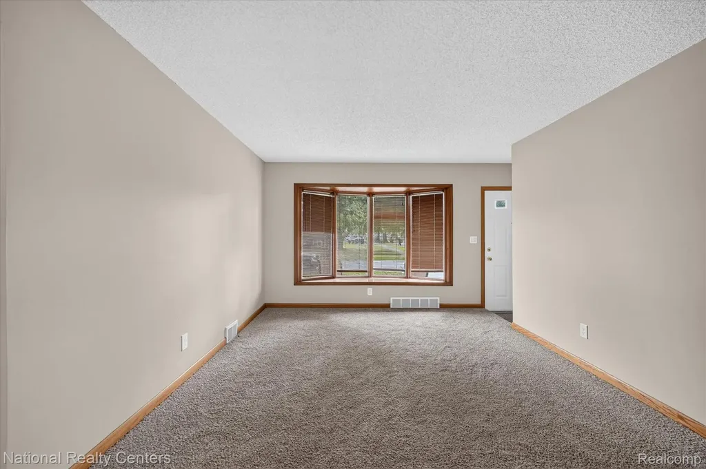 154 Darwin Street Westland City MI 48186