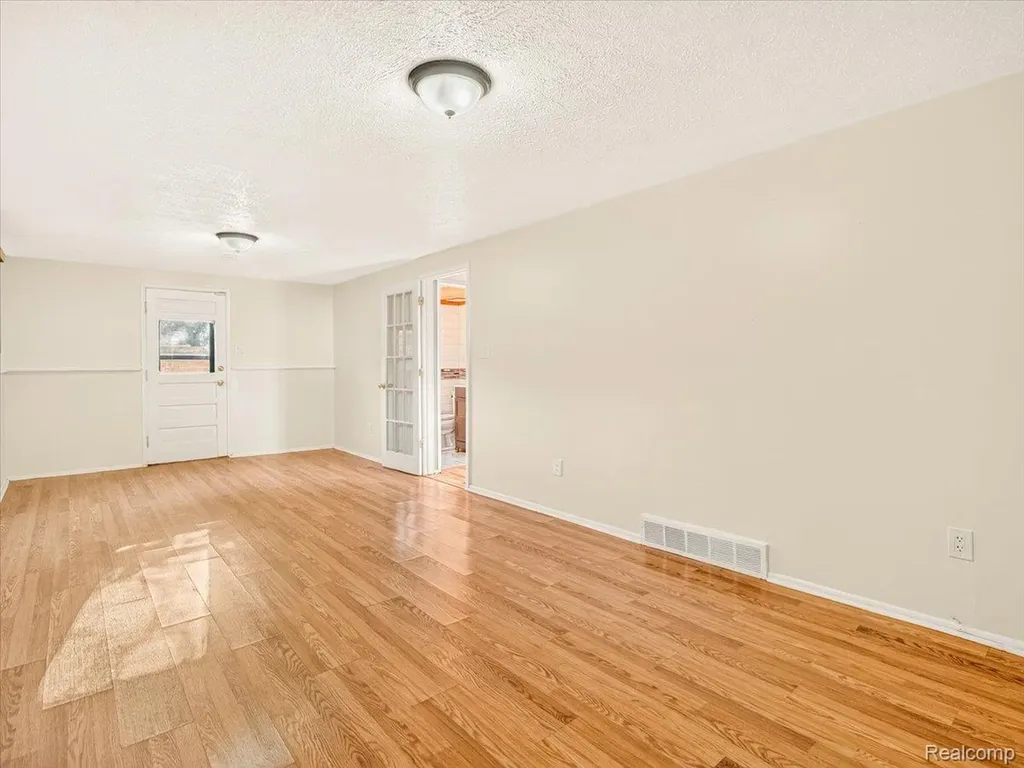 1082 Borgstrom Avenue Ypsilanti Charter Township MI 48198