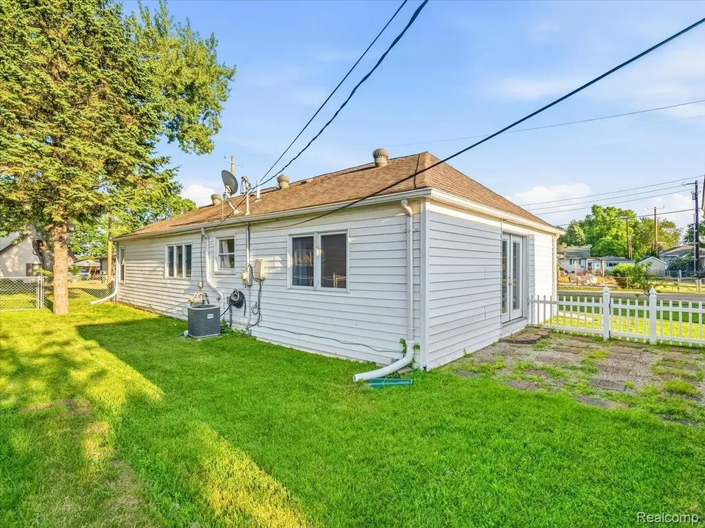 48444 Ellen Street Van Buren Charter Township MI 48111
