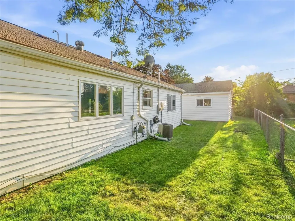 48444 Ellen Street Van Buren Charter Township MI 48111