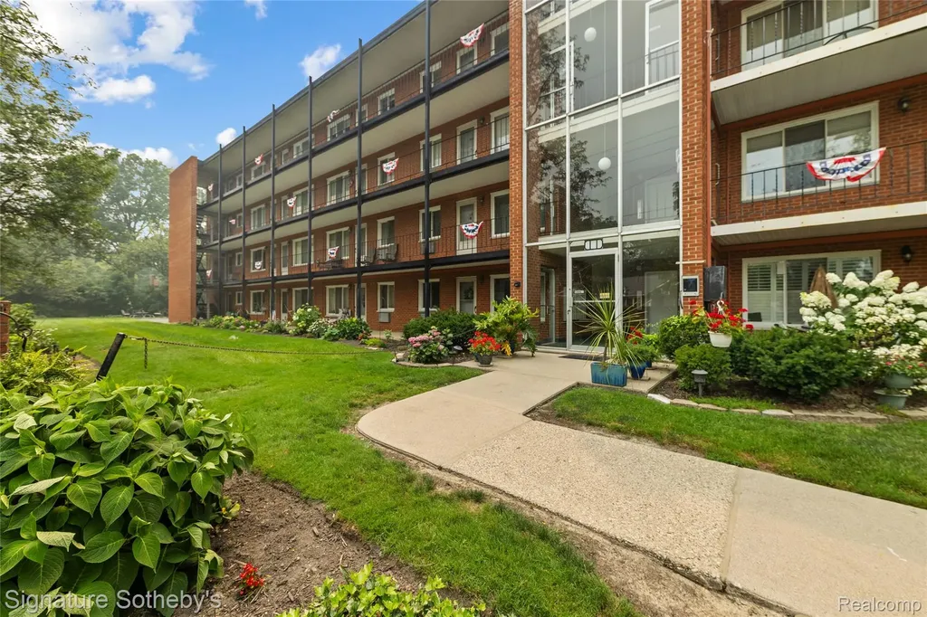 2820 Woodslee Drive Royal Oak City MI 48073