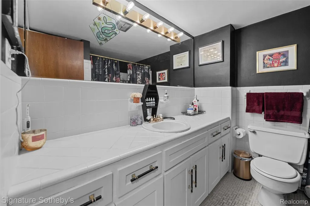 2820 Woodslee Drive Royal Oak City MI 48073