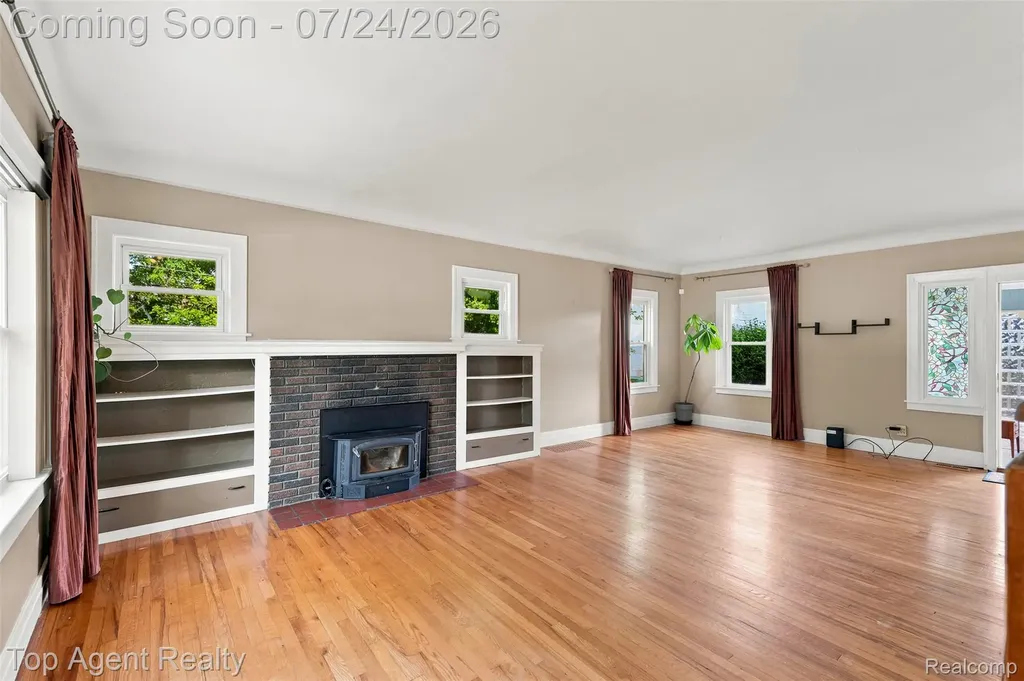23457 Buckingham Street Clinton Charter Township MI 48036