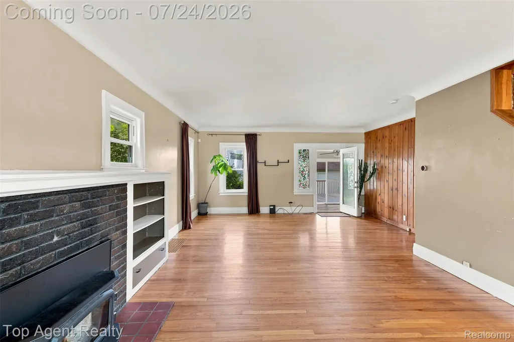 23457 Buckingham Street Clinton Charter Township MI 48036