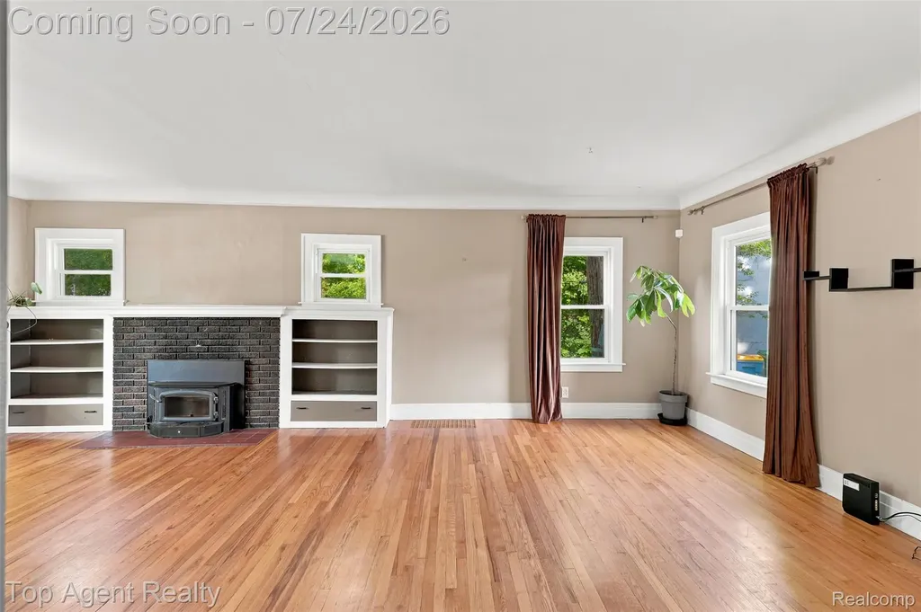 23457 Buckingham Street Clinton Charter Township MI 48036