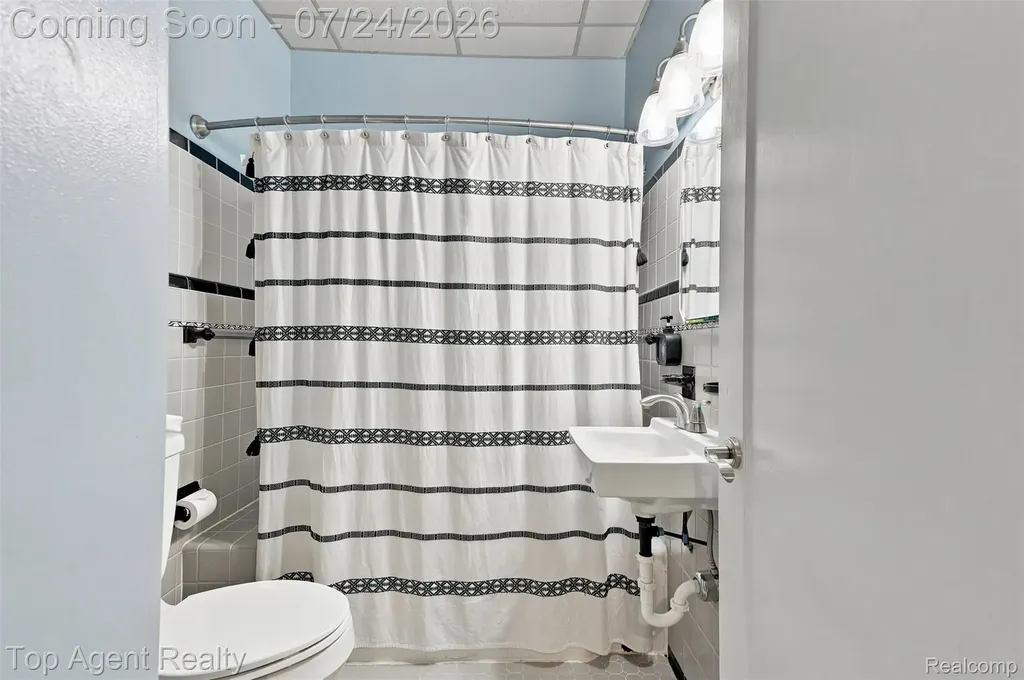 23457 Buckingham Street Clinton Charter Township MI 48036