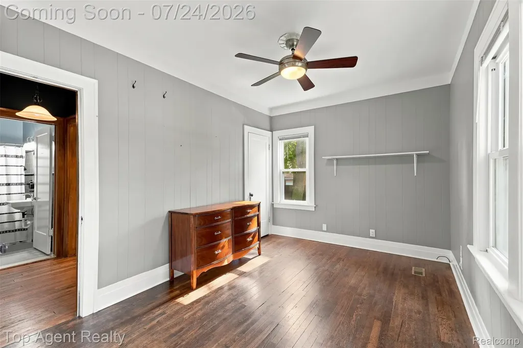 23457 Buckingham Street Clinton Charter Township MI 48036