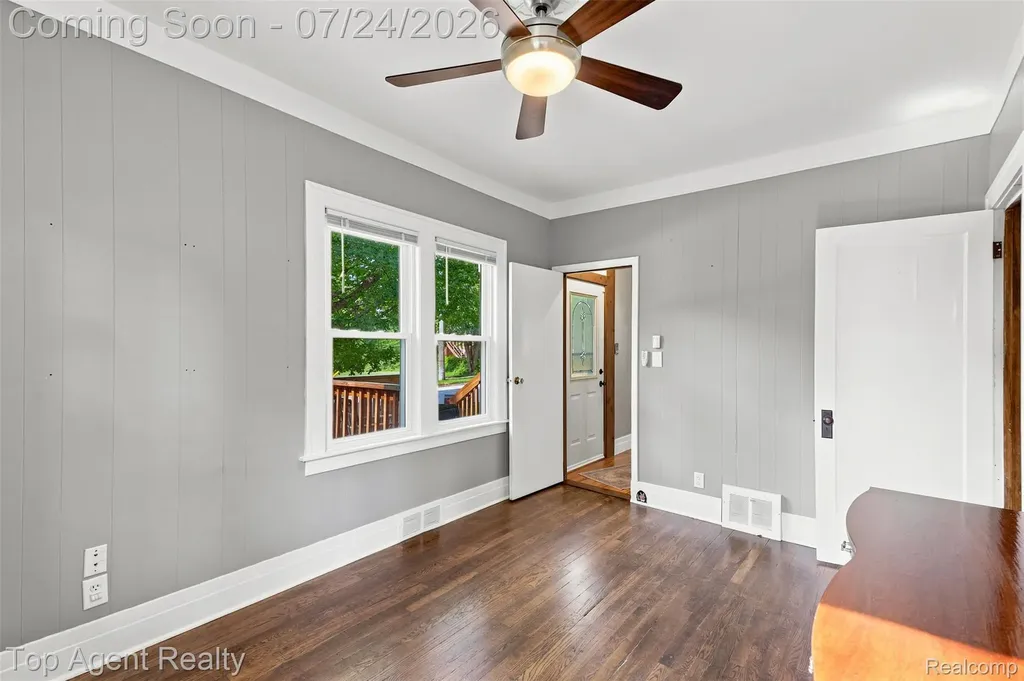 23457 Buckingham Street Clinton Charter Township MI 48036
