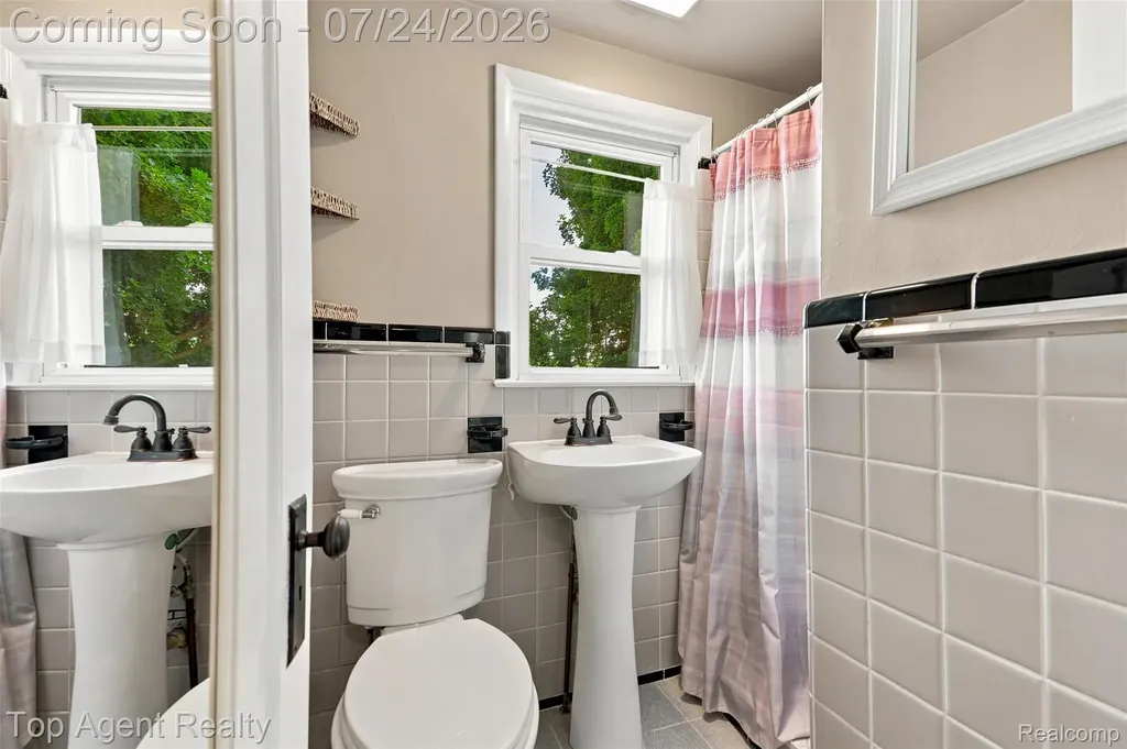 23457 Buckingham Street Clinton Charter Township MI 48036