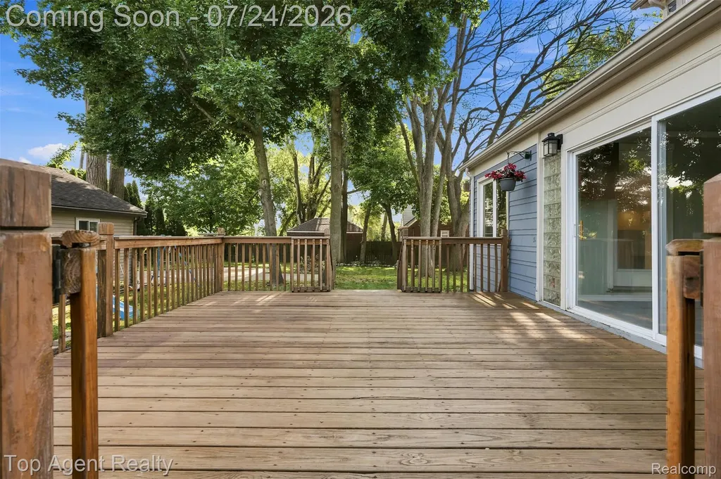 23457 Buckingham Street Clinton Charter Township MI 48036