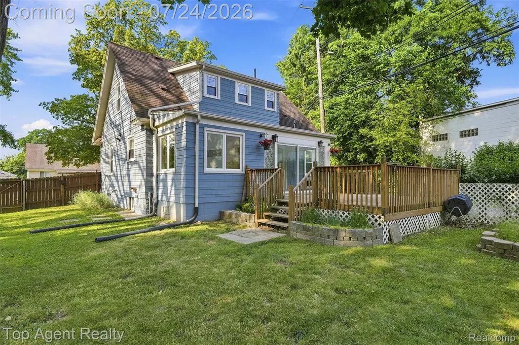 23457 Buckingham Street Clinton Charter Township MI 48036