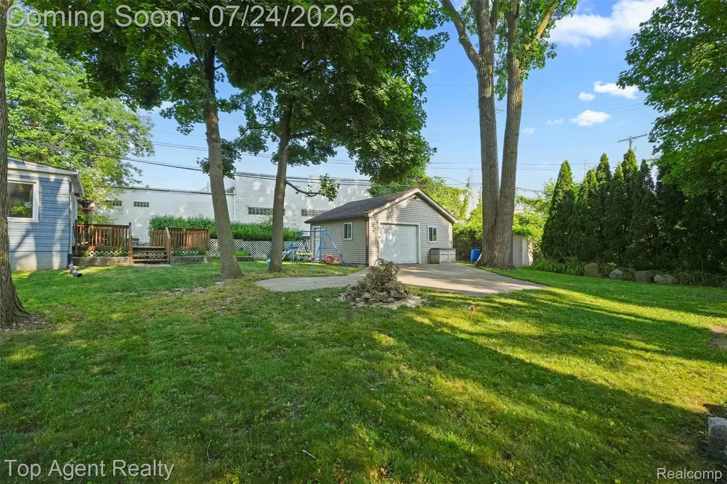 23457 Buckingham Street Clinton Charter Township MI 48036