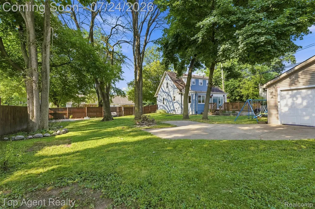 23457 Buckingham Street Clinton Charter Township MI 48036