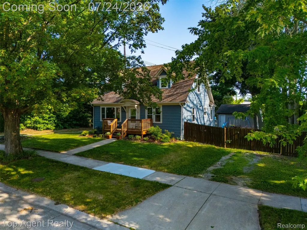 23457 Buckingham Street Clinton Charter Township MI 48036