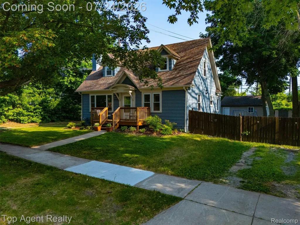 23457 Buckingham Street Clinton Charter Township MI 48036