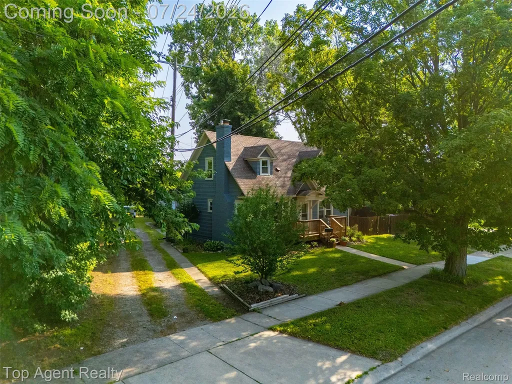 23457 Buckingham Street Clinton Charter Township MI 48036