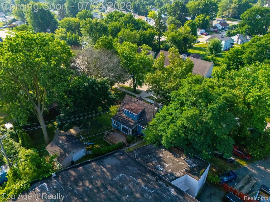 23457 Buckingham Street Clinton Charter Township MI 48036