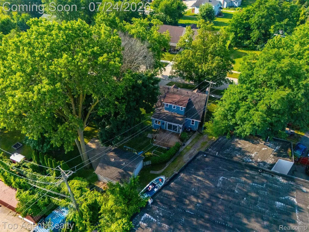 23457 Buckingham Street Clinton Charter Township MI 48036